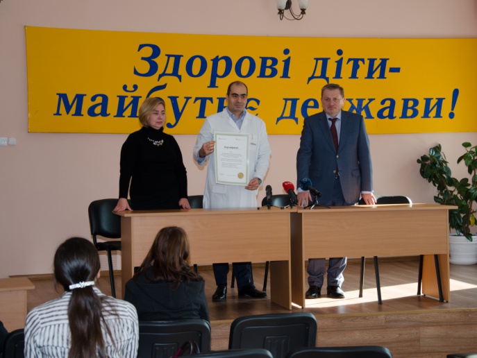 Фонд «Помогаем» и клиенты Приватбанка помогают оснащать детские больницы Днепропетровска