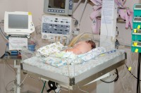 Фонд «Помогаем» и клиенты Приватбанка помогают оснащать детские больницы Днепропетровска