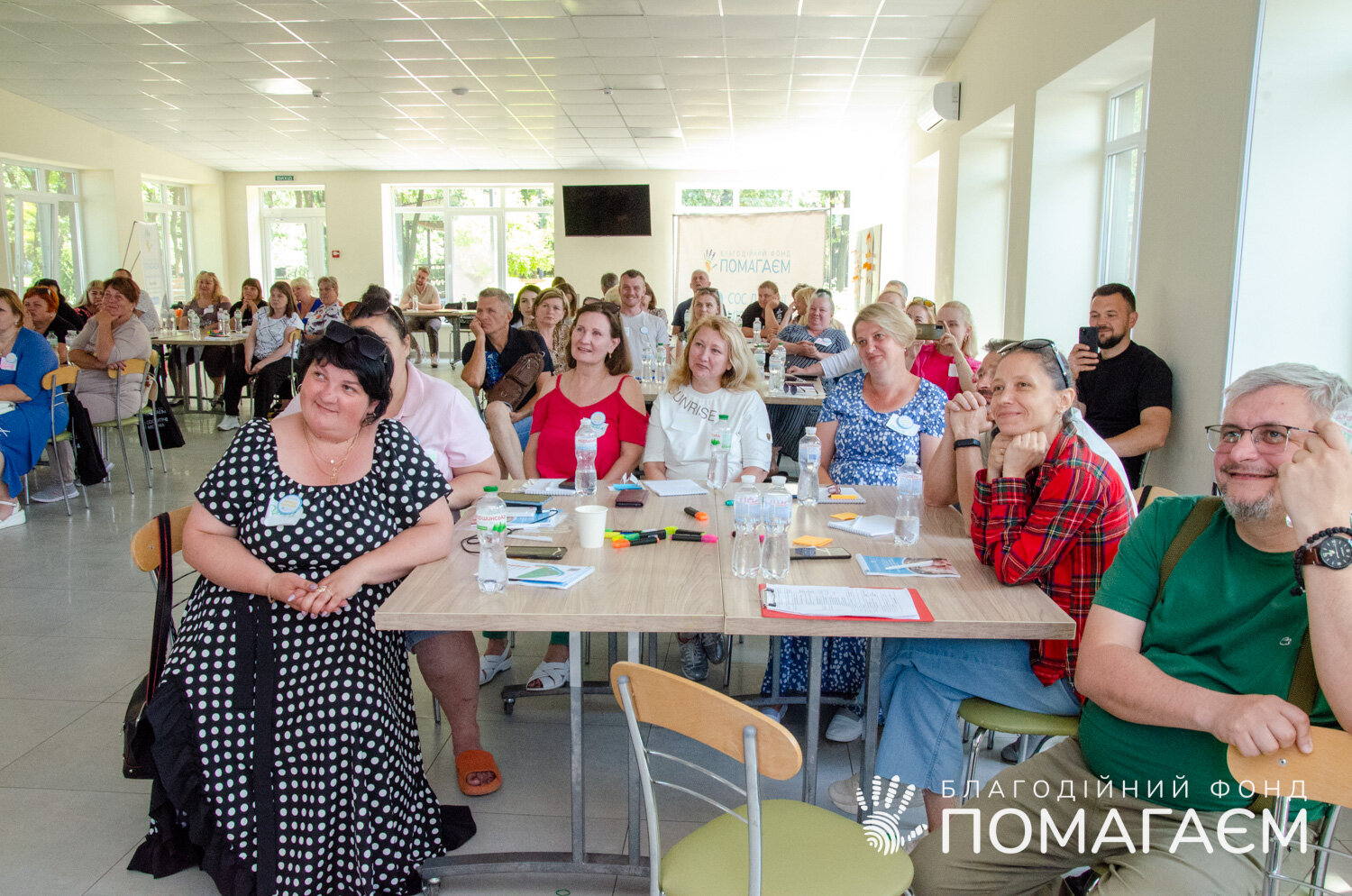 БФ «Помогаем» при поддержке БО БФ «СОС Дитячі Містечка Україна» провел конференцию для приемных родителей, посвященную защите детей-сирот
